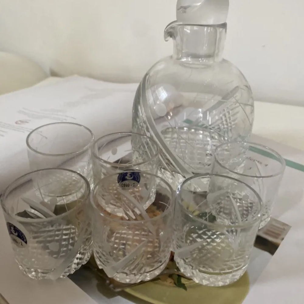 8 pcs Crystal Decanter Set with shot glasses